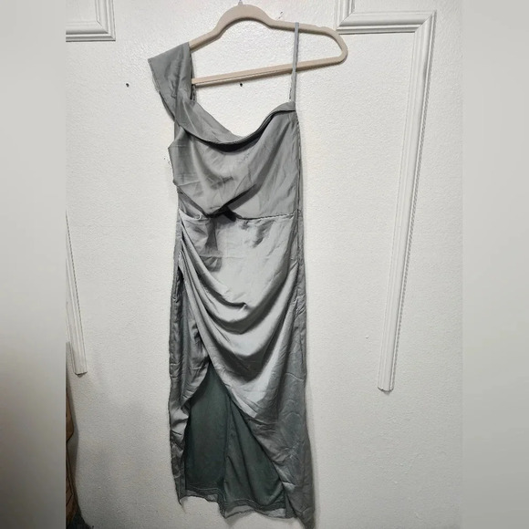 Lulu's Showing Off a Little Sage Green Asymmetrical Tulip Midi Dress M Wedding - Picture 6 of 11